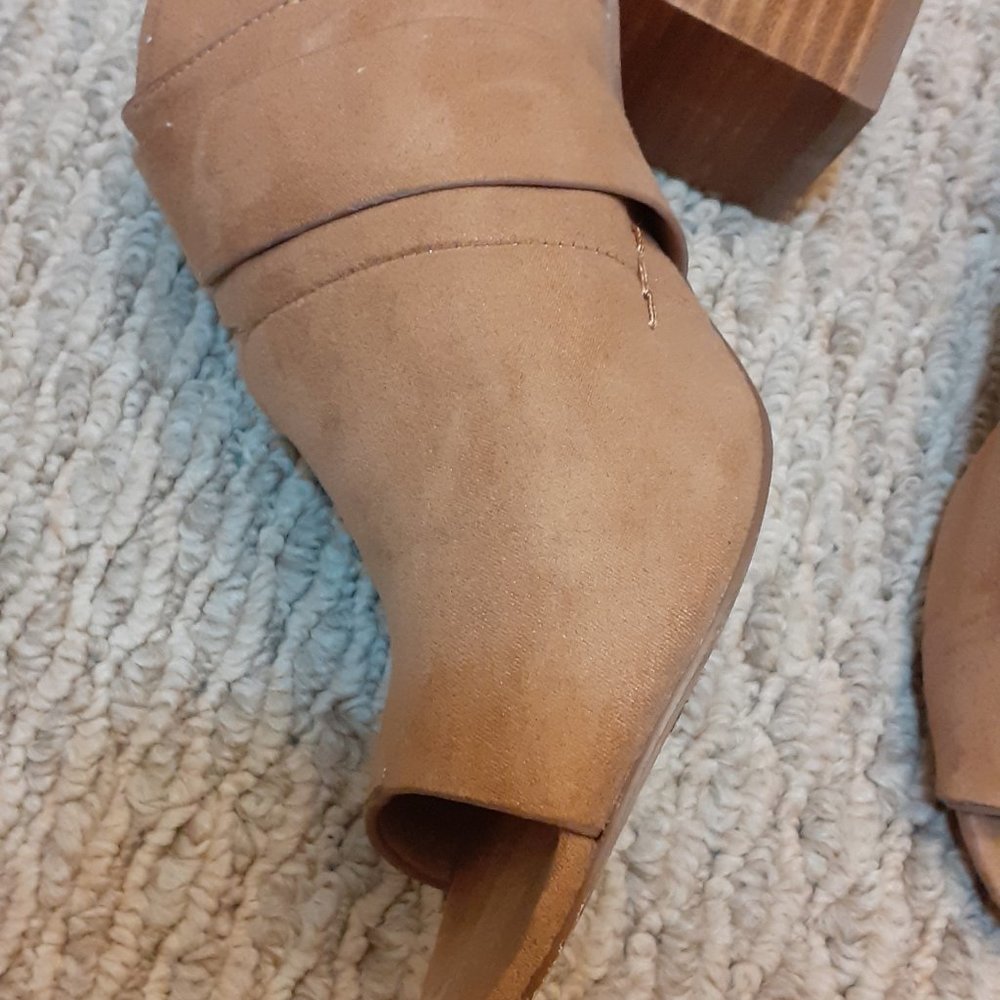 Sandals - Picture 2 of 2